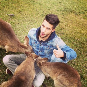Photo avec un kangourou en Australie