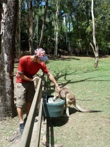 Photo avec un kangourou en Australie