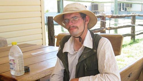 Daniel Dudzisz, un jeune backpacker allemand Backpacker allemand mangedes mouches