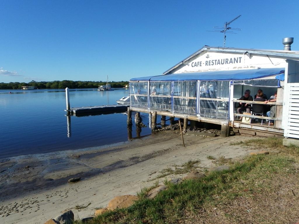 tea-gardens-boatshed