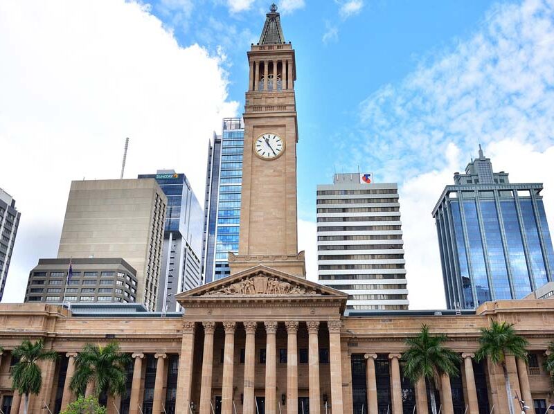 Le certificat de nationalité australienne te sera remis en mains propres à la mairie de la ville ou tu as passé le test de citoyenneté.