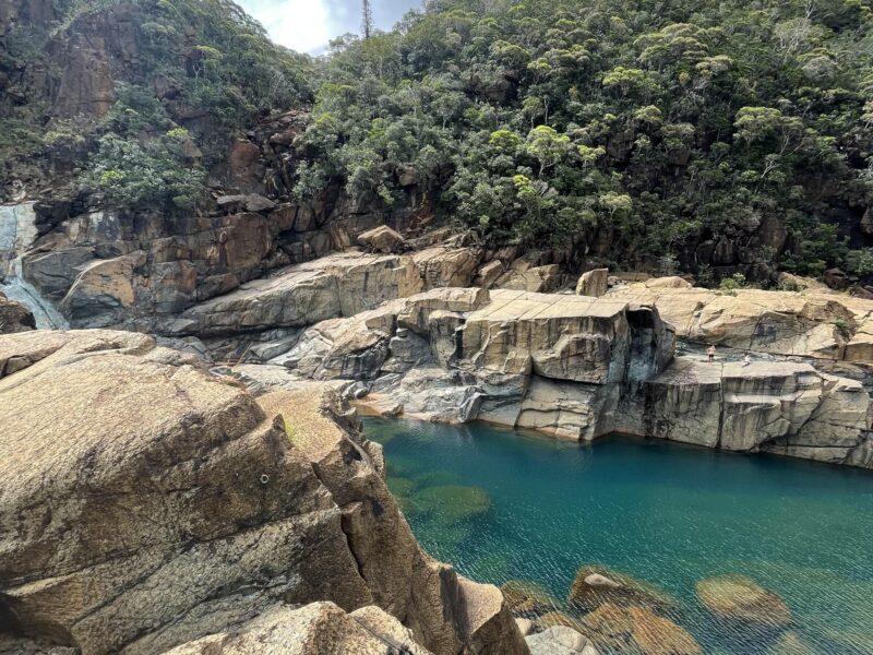 Photo du trou bleu de Yaté dans le Sud de la Nouvelle-Calédonie.