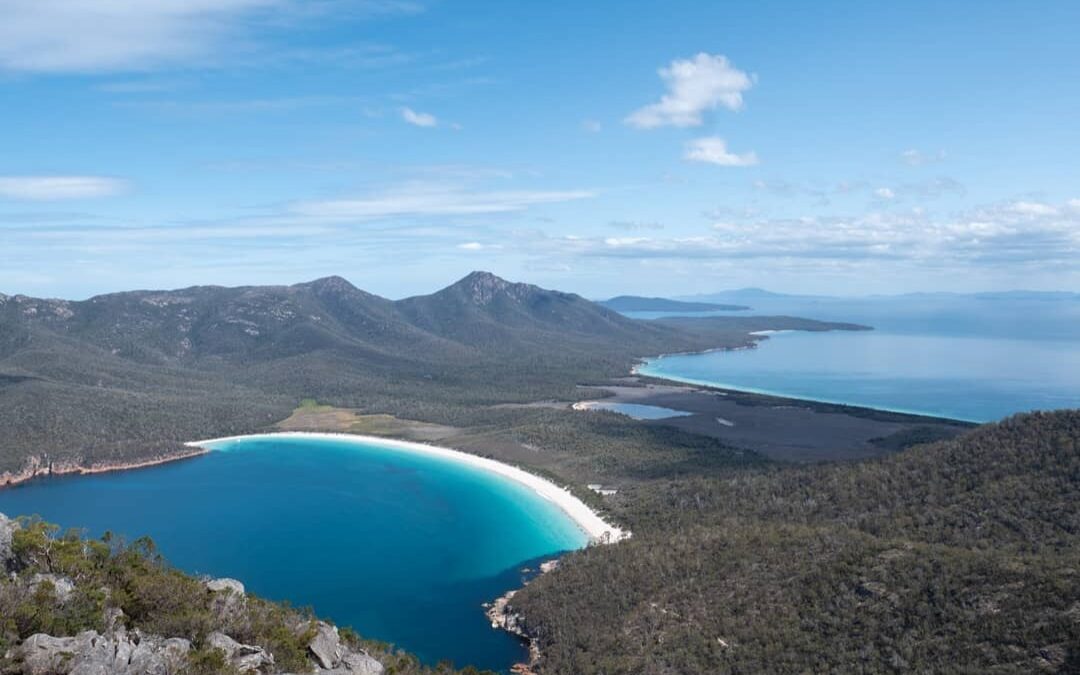 Randonnée au Mont Amos avec vue panoramique sur Wineglass Bay au sommet