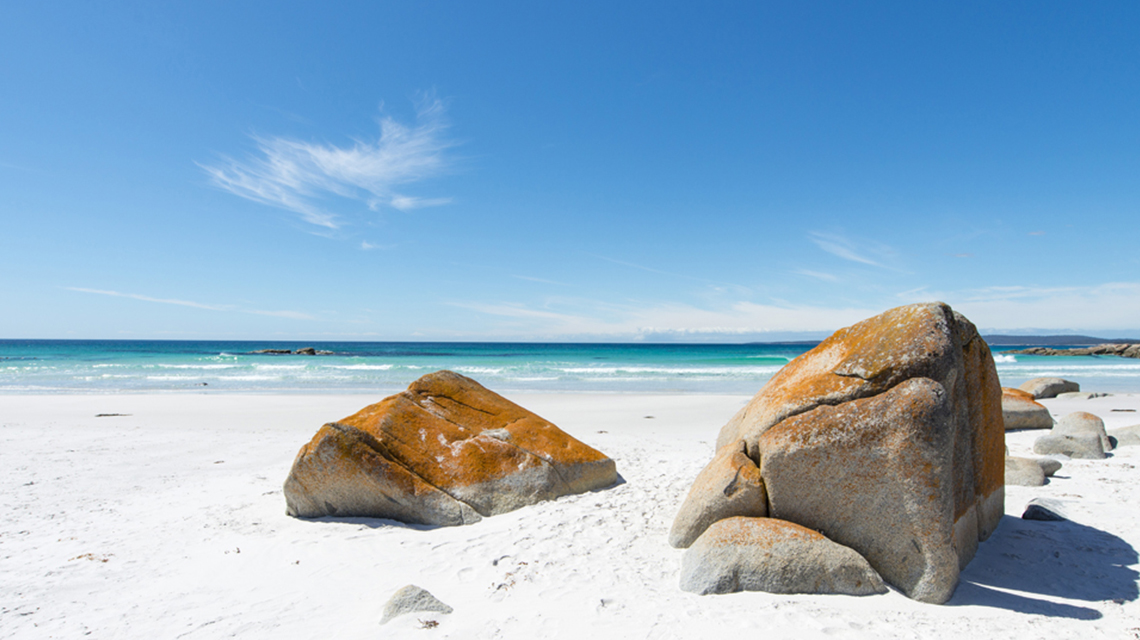 Plage de St Helens sur la côte Est de la Tasmanie