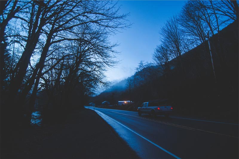 Conduire de nuit en Australie est dangereux et tu peux avoir des points d'inaptitude (demerit points) en plus sur ton permis de conduire australien.