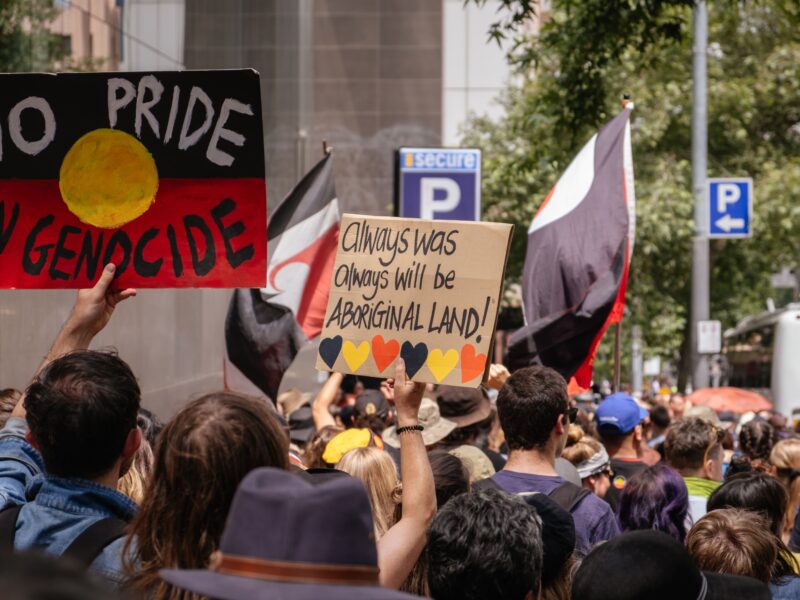 Protestations des aborigènes d'Australie pour la reconnaissance de leurs cultures et de leurs terres