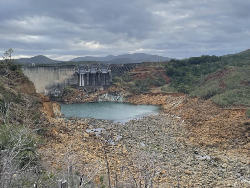 Photo du barrage de Yaté dans le sud de la Nouvelle-Calédonie.
