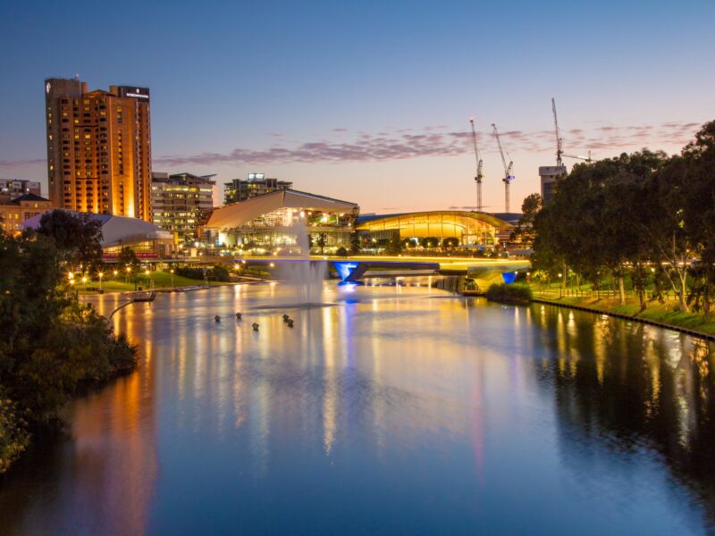 Commencer son PVT à Adelaide : vue d'Adelaide de nuit
