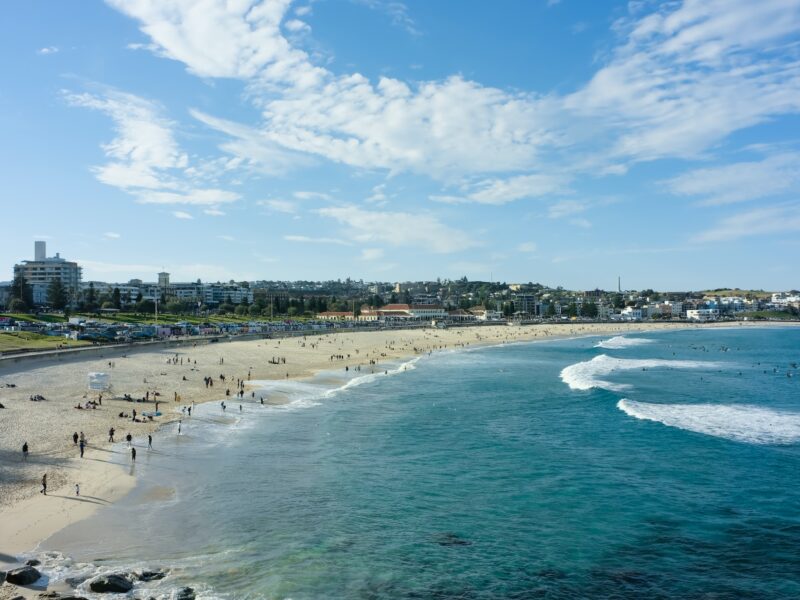 Surfer à Bondi Beach en Australie