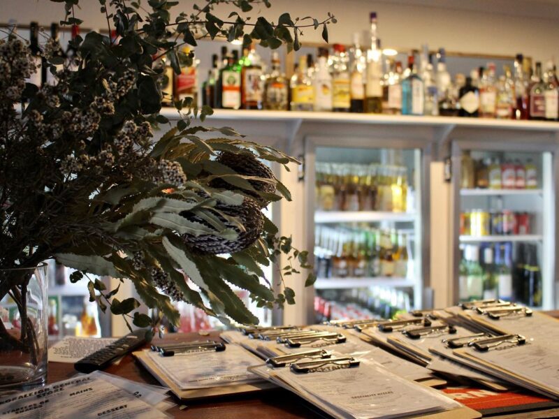 Travailler dans un pub au comptoir