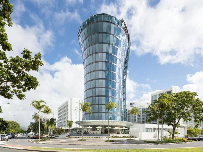 Travailler au sein d'un hôtel en Australie : le Crystalbrook à Cairns offre un cadre de travail idyllique