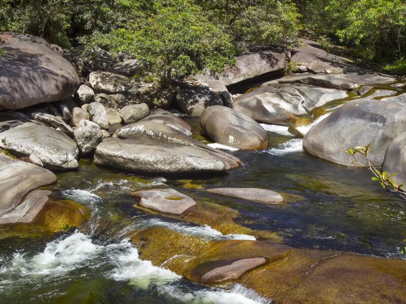 La piscine naturelle de Babinda Boulders en Australie