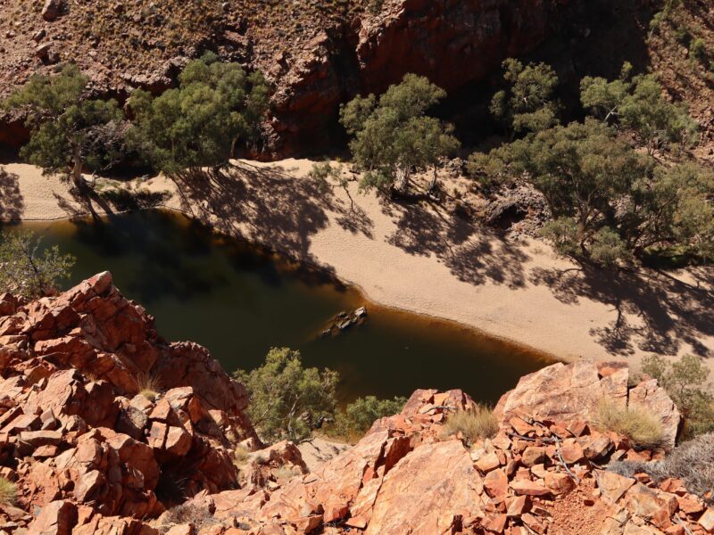 Se baigner en Australie dans une gorge à Ormiston Gorge